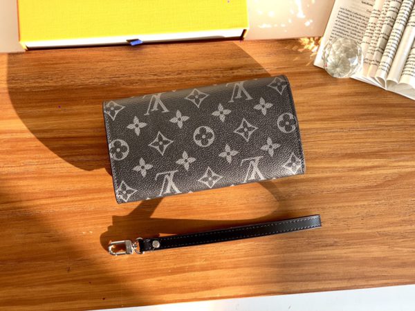 Louis Vuitton Damier Graphite Kasai Clutch - Image 5