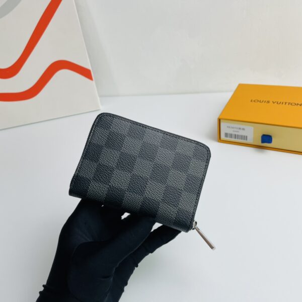 Louis Vuitton Zipped Coin Purse - Black - Image 5