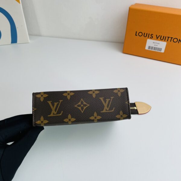 Louis Vuitton Toiletry bag Monogram Canvas Vanity Case - Image 3